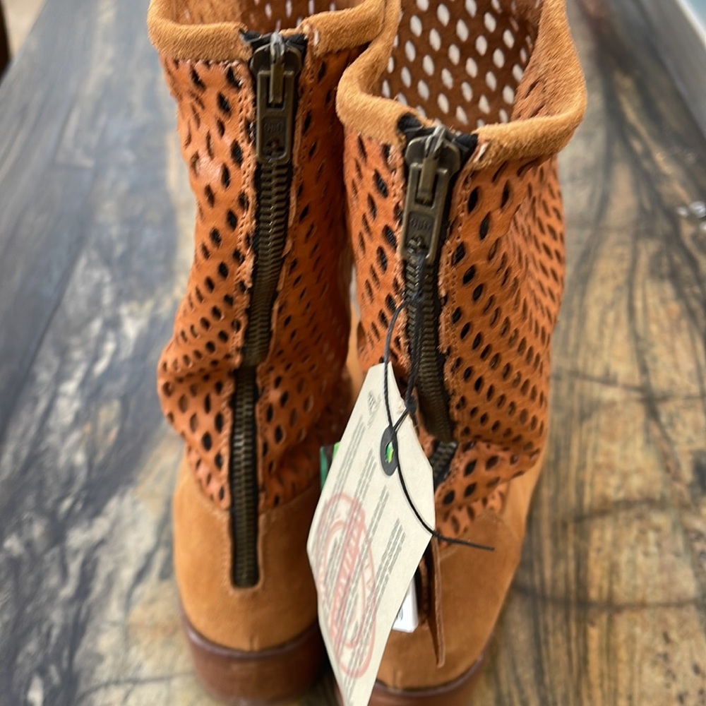 Magnolia leather boots with Sa-Ni ecological, antibacterial, insoles. New in box - Picture 3 of 6